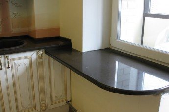 Seuil arrondi Toba Blackbridge en plan de travail aggloméré noir