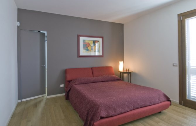 Porte cachée dans la chambre