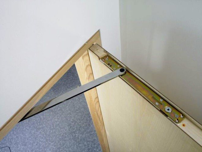 Ferme-porte dissimulé