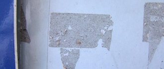 traces de colle sur la surface