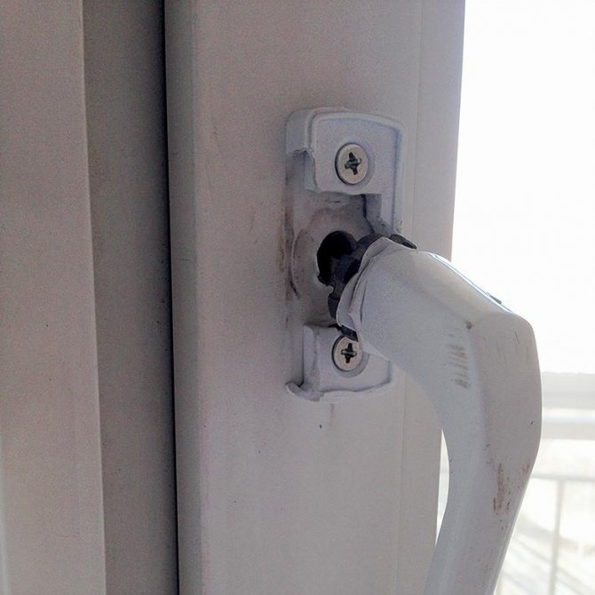 la poignée du balcon s'est cassée