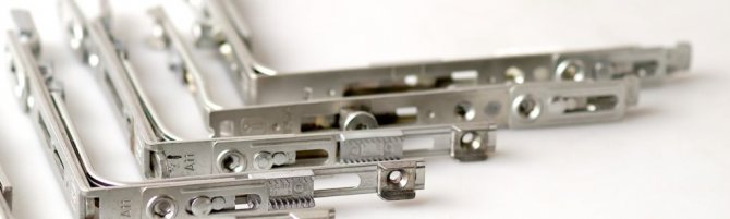 raccords cassés sur la fenêtre en plastique