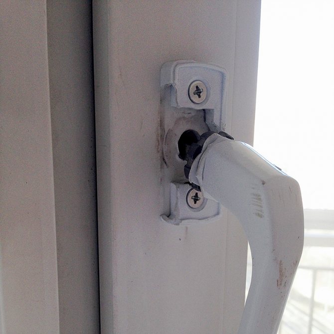 Poignée de balcon cassée