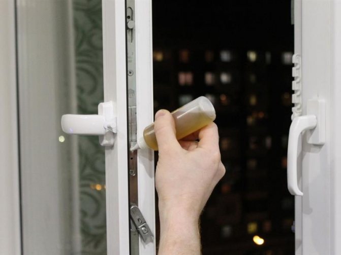 Instructions de lubrification des ferrures de fenêtres en plastique