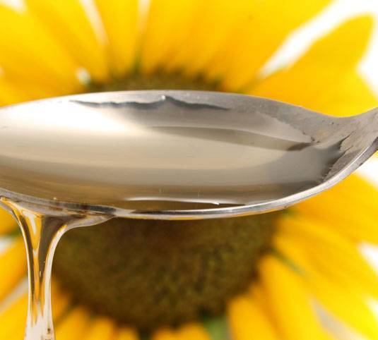 Lubrification des fenêtres en plastique à faire soi-même: types et méthodes de lubrification des ferrures de fenêtres en plastique