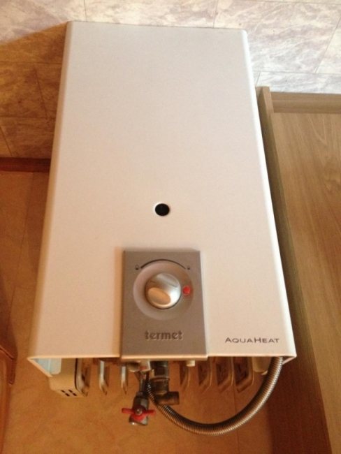 Chauffe-eau à gaz assemblé