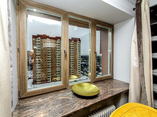 combinaison d'un rebord de fenêtre avec une fenêtre