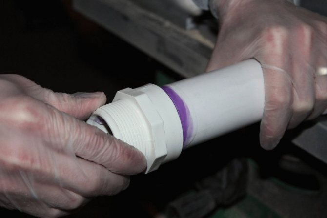 Raccordement de tuyaux en plastique