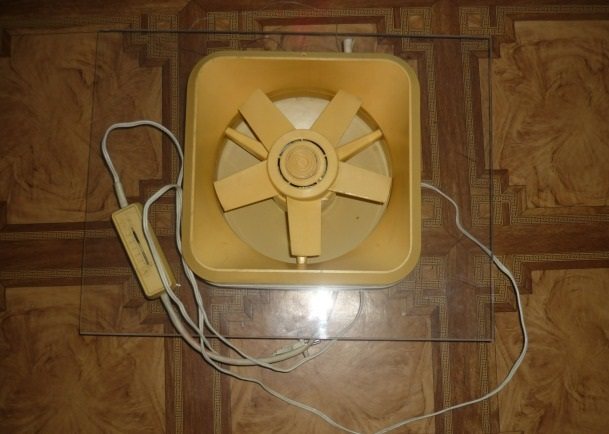 Ventilateur de fenêtre soviétique