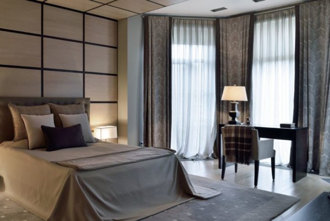 chambre avec deux fenêtres