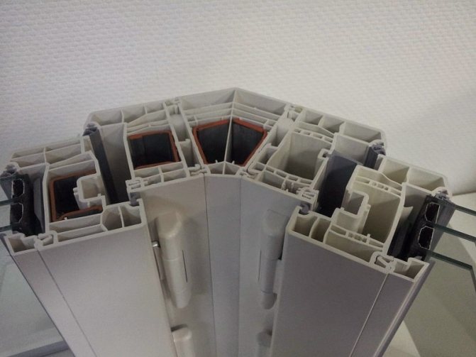 Méthode de fixation des structures de baies vitrées