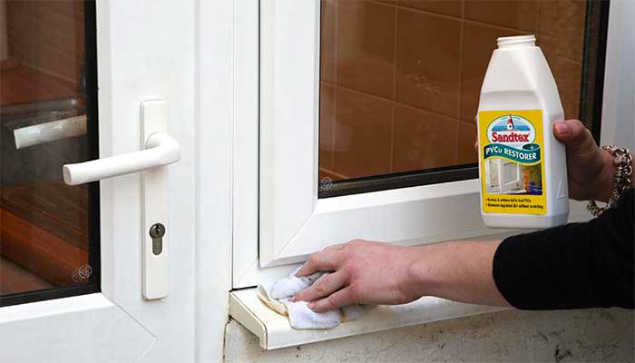 Nettoyants à vitres jaunes