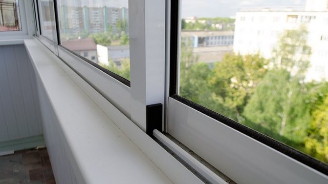 Nettoyant pour vitres: comment et comment nettoyer la fenêtre du balcon