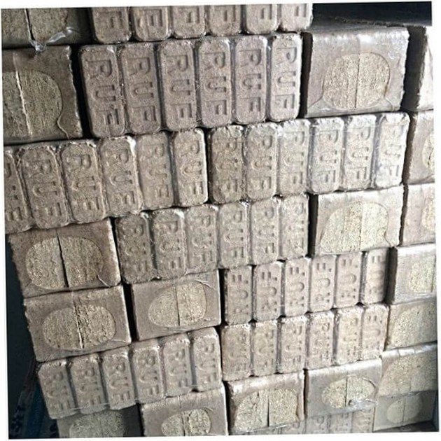 Machines industrielles artisanales pour la fabrication de briquettes à partir de sciure de bois