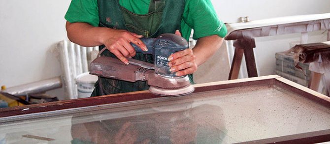 Vieilles fenêtres en bois dans la maison : changer ou réparer ?