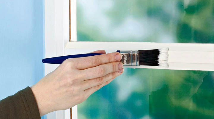 Vieilles fenêtres en bois dans la maison : changer ou réparer ?