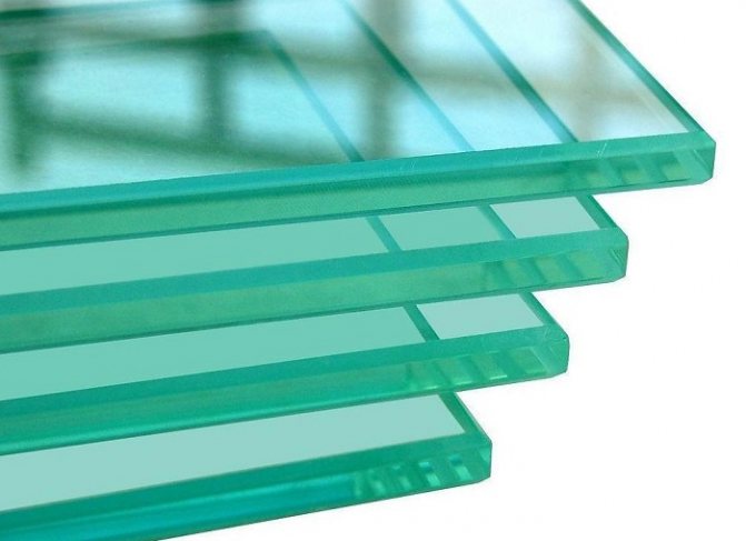 Verre pour fenêtres en plastique