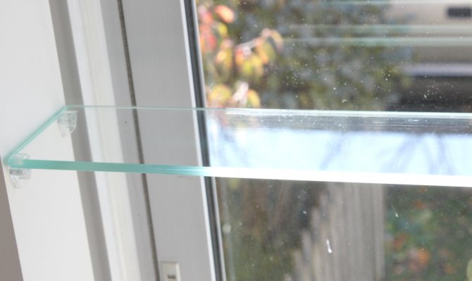 Étagère en verre pour petits objets