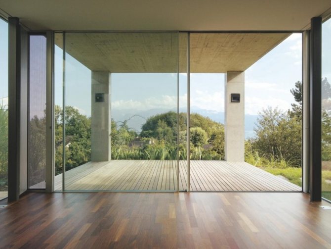 Les portes vitrées de la terrasse - c'est magnifique!