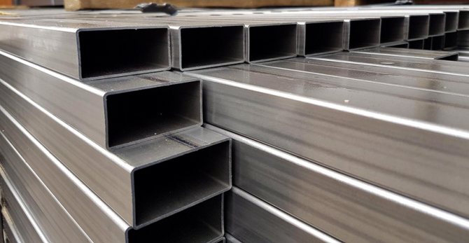 Le coût d'un profil rectangulaire commence à 51,5 mille roubles pour 1 tonne