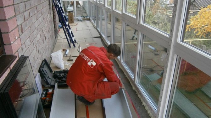 Vaut-il la peine de faire un balcon panoramique: avantages et inconvénients, caractéristiques et design confortable