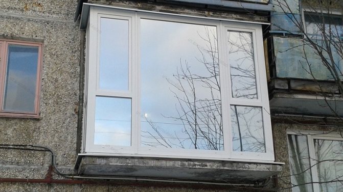 Vaut-il la peine de faire un balcon panoramique: avantages et inconvénients, caractéristiques et design confortable