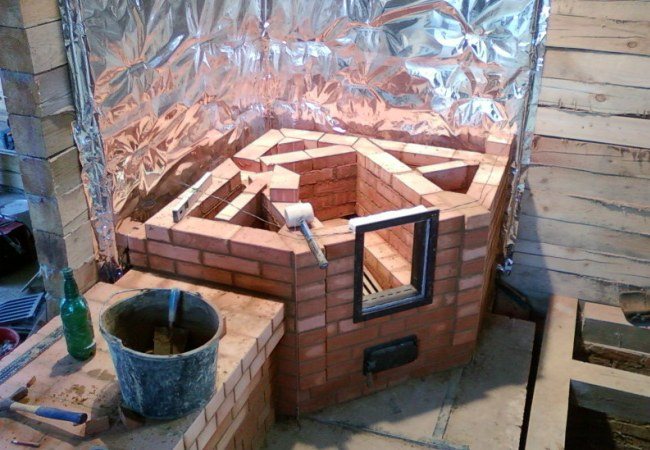 Construction d'un foyer d'angle en brique