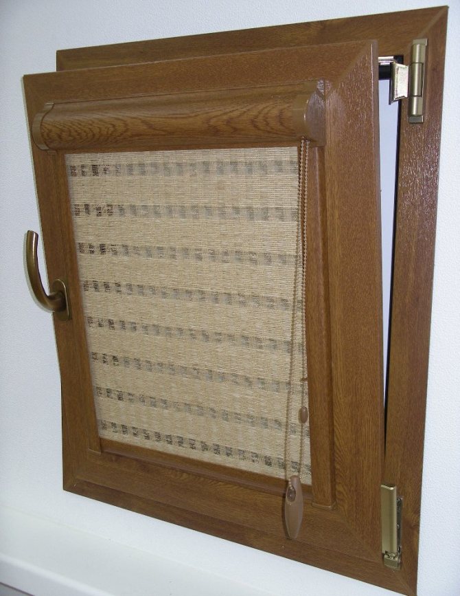 Ouvrant de fenêtre en plastique avec store à enrouleur à cassette