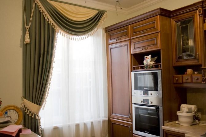 Rideau asymétrique vert foncé