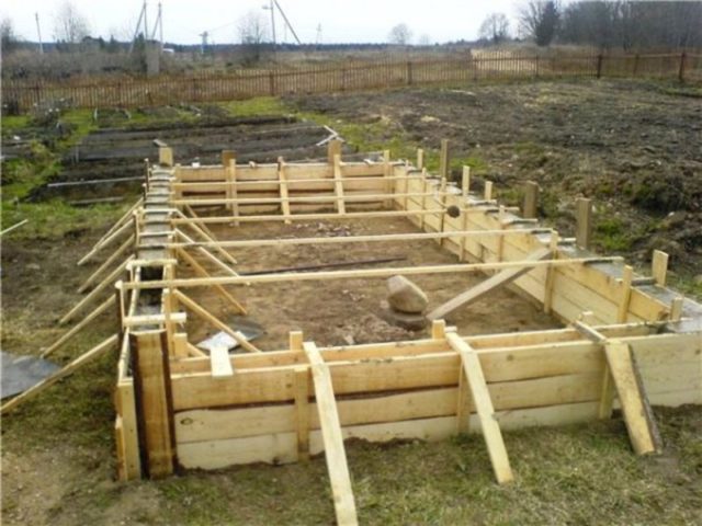 Serre à faire soi-même à partir de fenêtres en plastique: idées créatives de construction