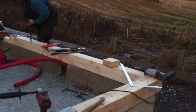 Serre à faire soi-même à partir de fenêtres en plastique: idées créatives de construction