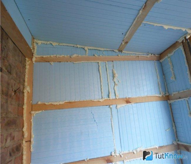 Isolation thermique du sous-sol en polystyrène expansé