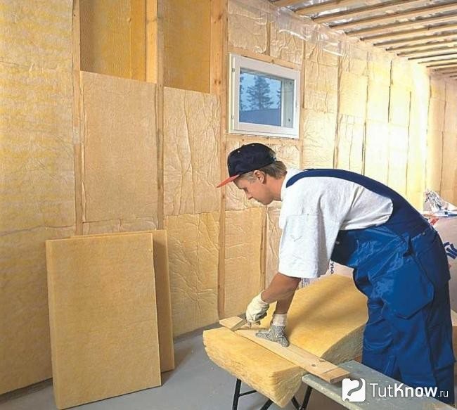 Isolation thermique des murs avec de la laine minérale