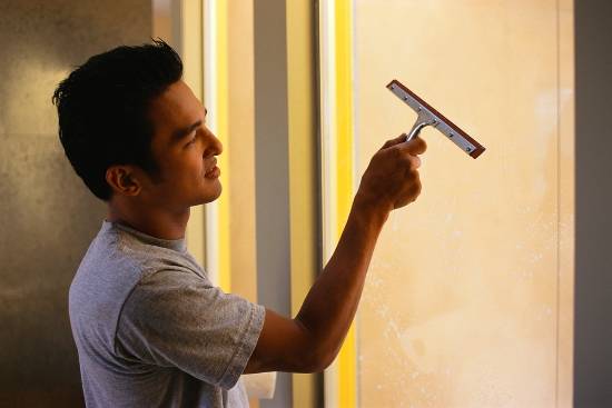 Film économiseur de chaleur pour fenêtres: règles d'utilisation du film isolant thermique