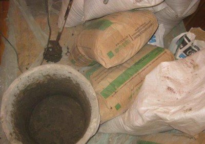 Chauffage par le sol sous la chape - mélange ciment-sable ou chape sèche prête à l'emploi