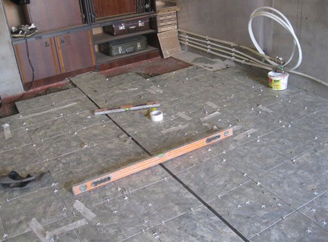 sol chaud dans le garage de vos propres mains