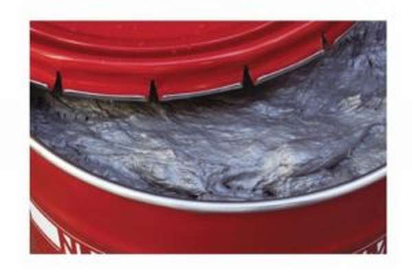 Mastic résistant à la chaleur pour poêles et cheminées