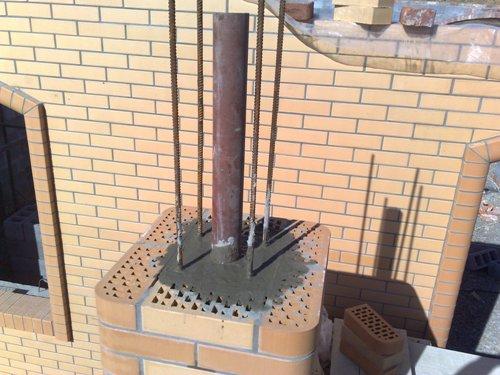 Tuyau dans une colonne