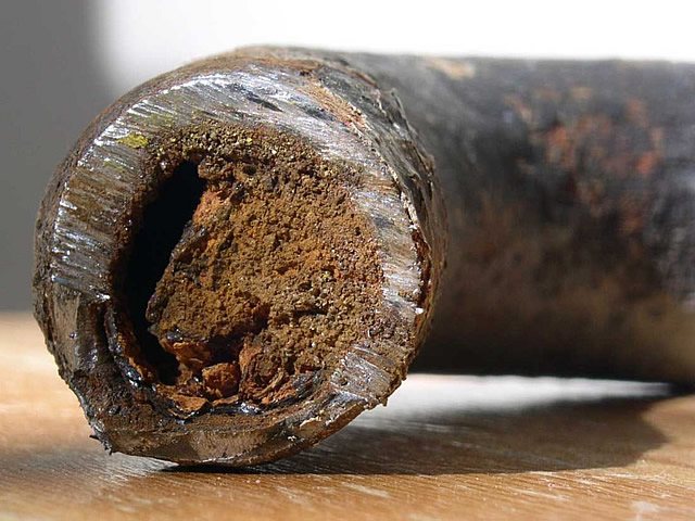 L'élimination de la rouille par sablage nécessite un démontage complet du système de plomberie