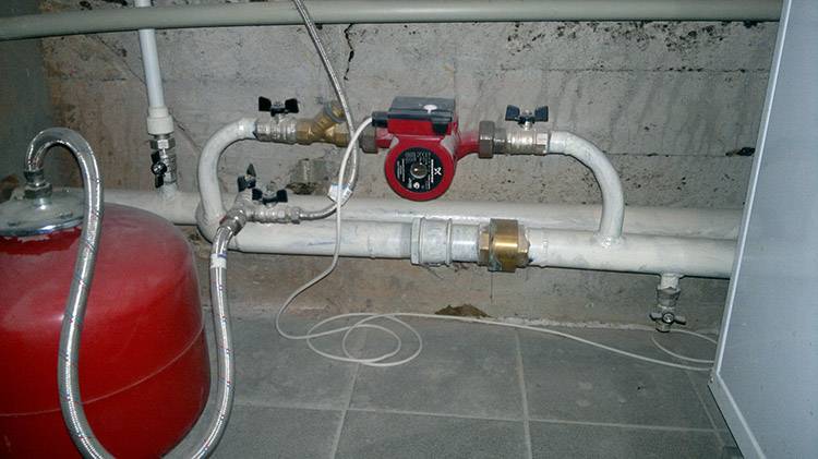 Évacuation de l'air du système de chauffage : comment le sas est libéré