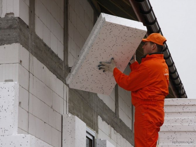 Nous posons de la mousse de polystyrène