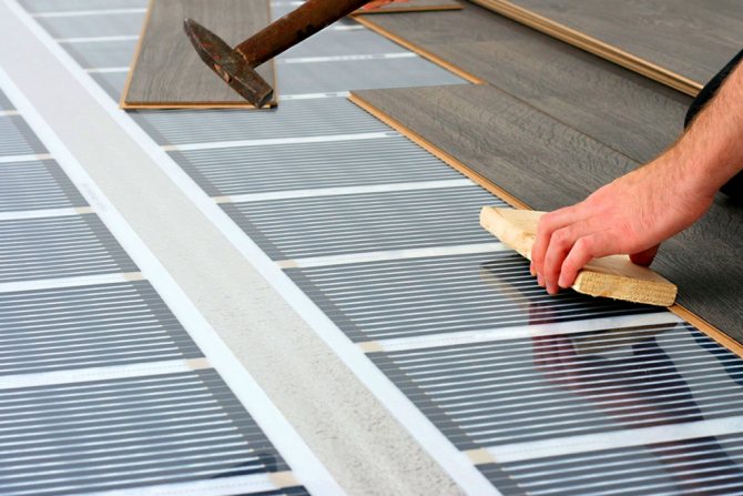 Il est impossible de poser le stratifié sur un film infrarouge sans imperméabilisation.