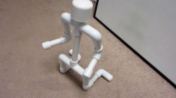 Support universel en tubes PVC