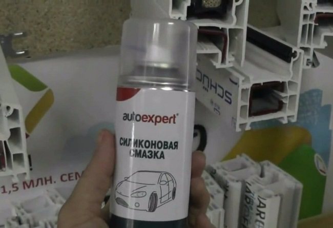 spray lubrifiant silicone universel pour fenêtres