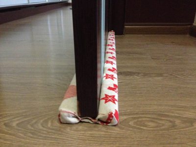 Rouleau d'étanchéité pour la partie inférieure de l'ouvrant