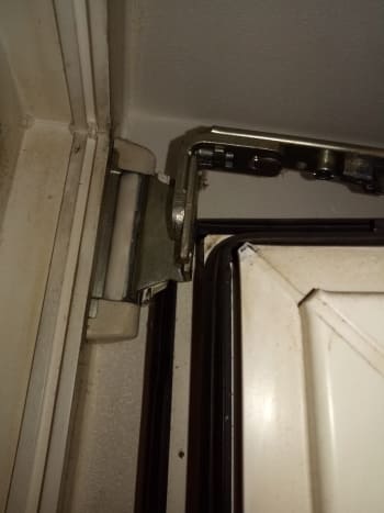 service de remplacement du joint de fenêtre Roto (roto) à Saint-Pétersbourg (Saint-Pétersbourg)