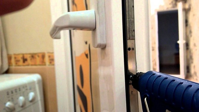 installation de loquets de balcon