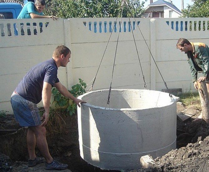 Installation d'anneaux en béton dans un puisard