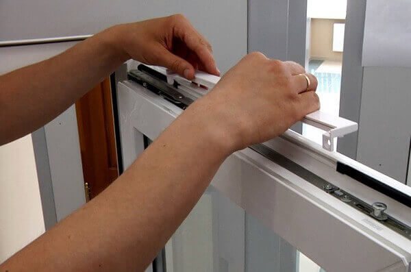 installation d'une vanne pour la ventilation d'alimentation