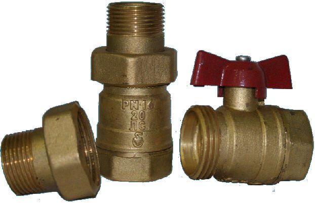 pose d'un robinet sur un radiateur de chauffage